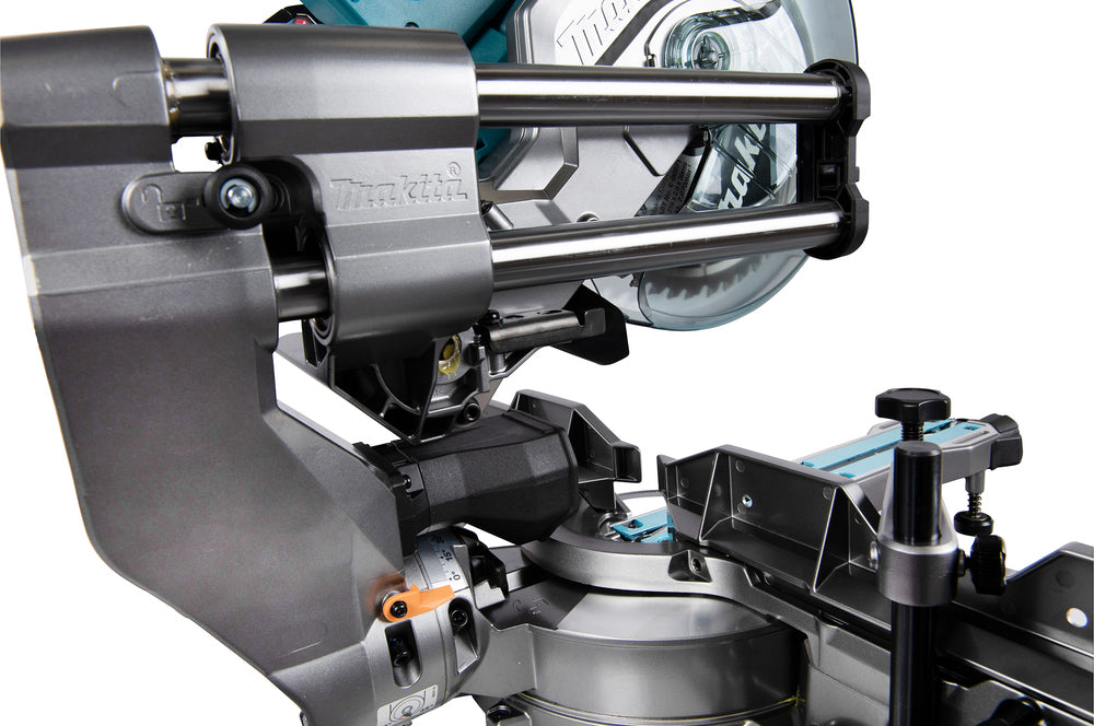 Makita Kap- och gersåg XGT 40V LS002GZ01