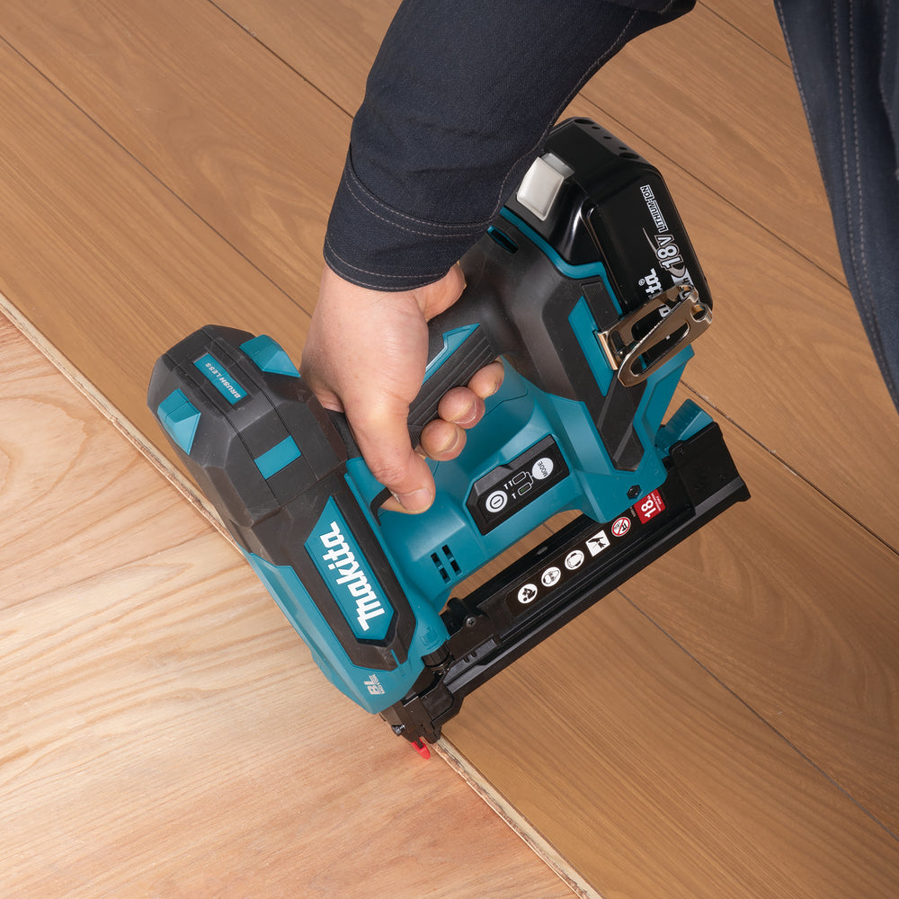 Makita Klammerpistol LXT - DST630ZJ 18V Naken