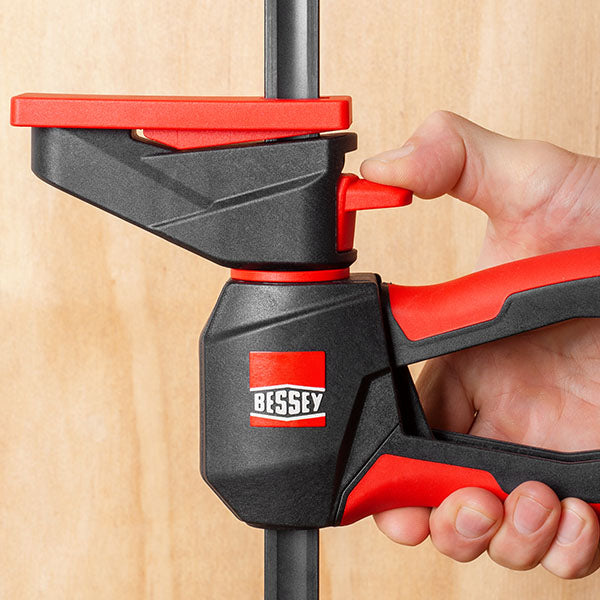 Bessey EZ360 enhandstving med roterande handtag