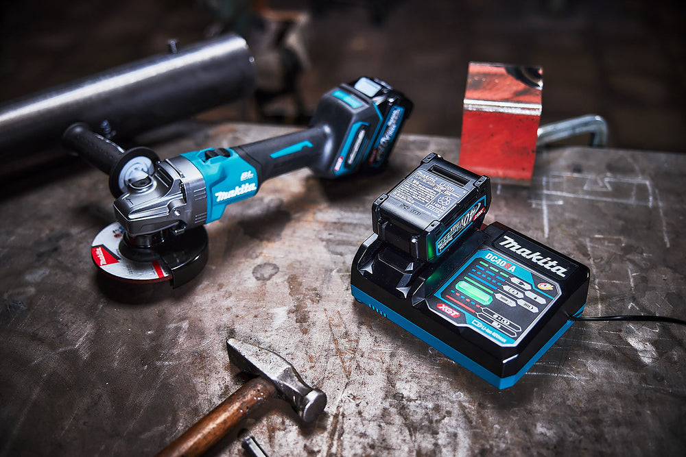 Makita Laddare XGT 40V - DC40RA 191E07-8