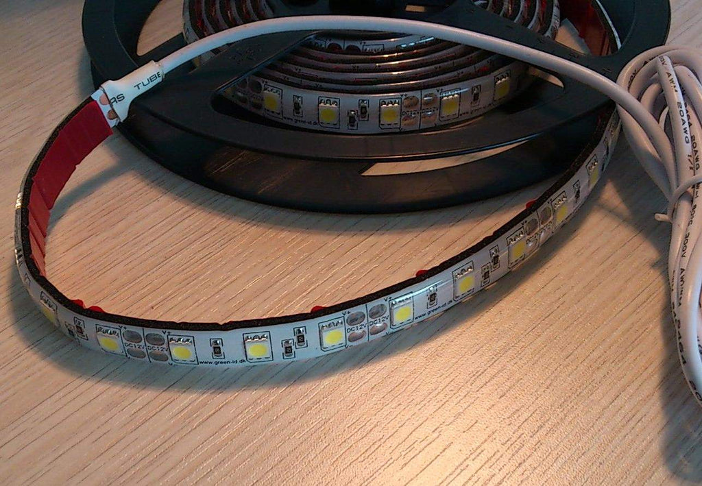 2 m LED-strip (tejp) med extern rörelsesensor